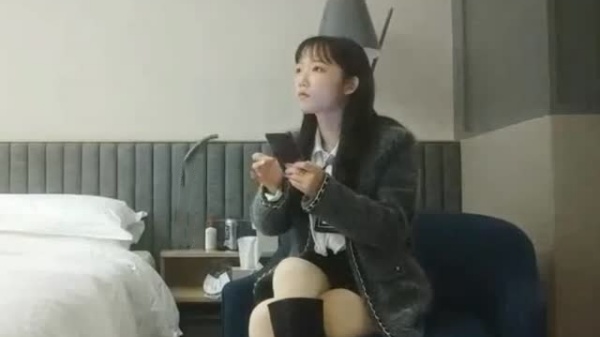 利哥探花：极品美少女骚穴狂泄白浆，浪叫呻吟销魂至极